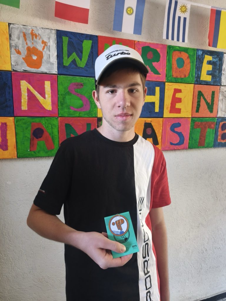 Schüler mit Schwimmabzeichen_1