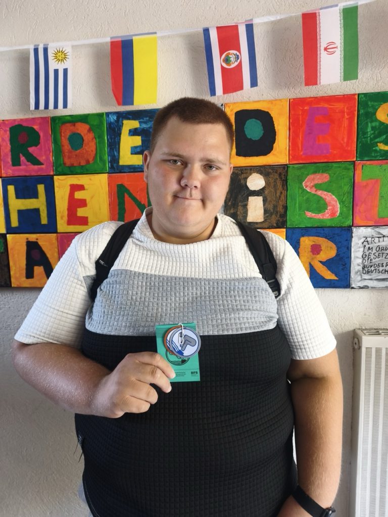 Schüler mit Schwimmabzeichen_2